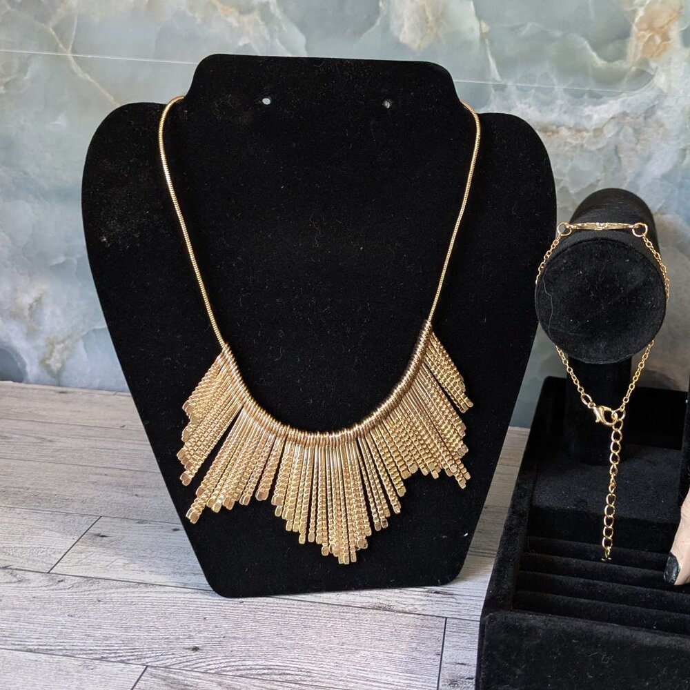 Fashion Jewelry Set: 2 Necklaces, 2 Bracelets, and a Ring - Picture 2 of 6